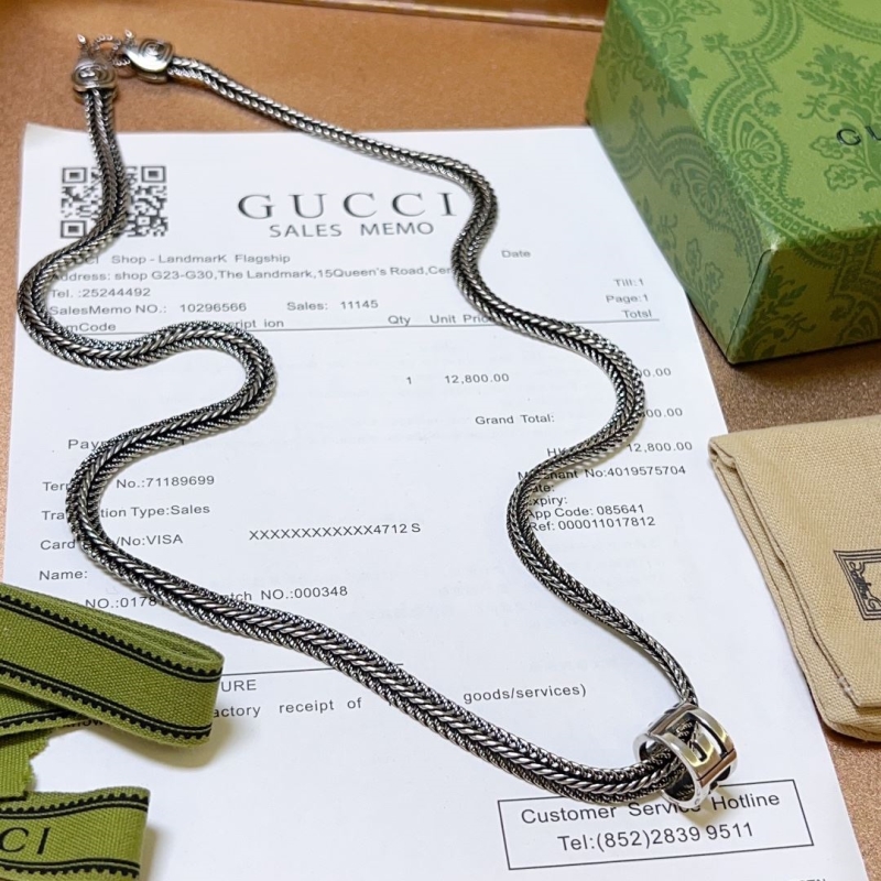 G*u*i necklaces